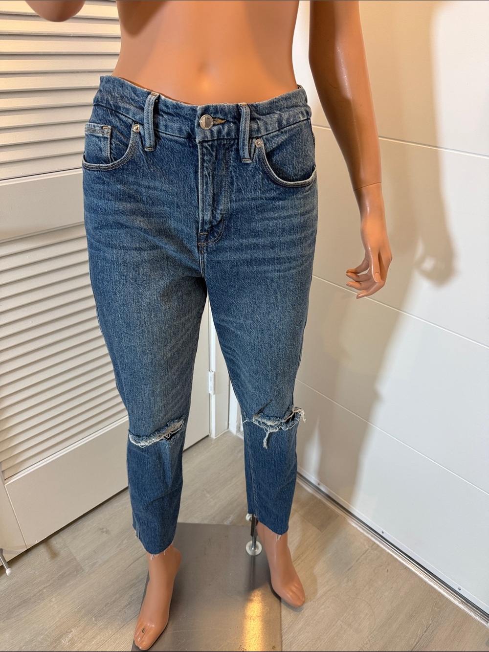 Good American size 6 Women’s Blue Distressed High-Rise Jeans